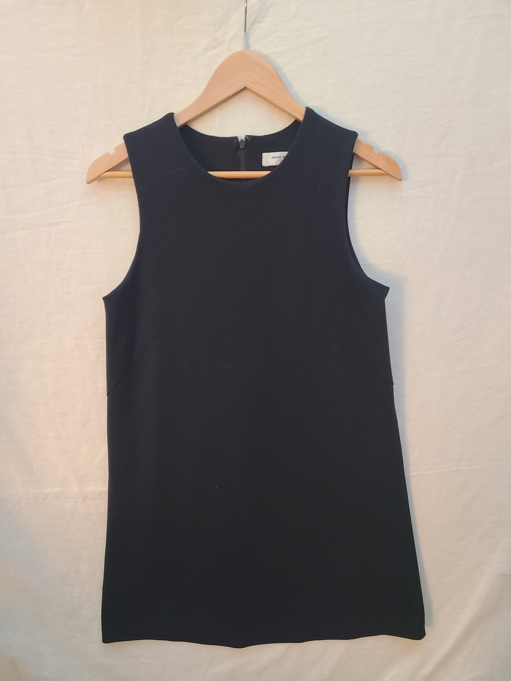 Isaac Mizrahi Black Sleeveless Shift Tank